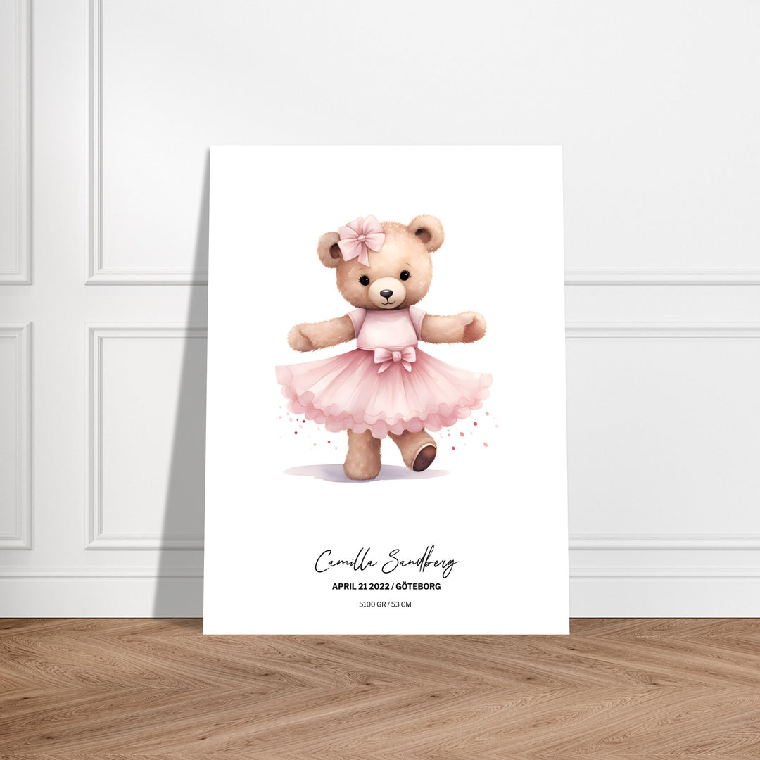 DANCING TEDDY PERSONAL POSTER - Personliga posters och tavlor. Skapa din egen poster genom denna produkt med personlig text för att göra ditt utrymme personligt - Picassan